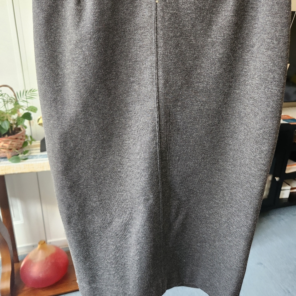Women's Grey brand new pencil skirt. Size Small